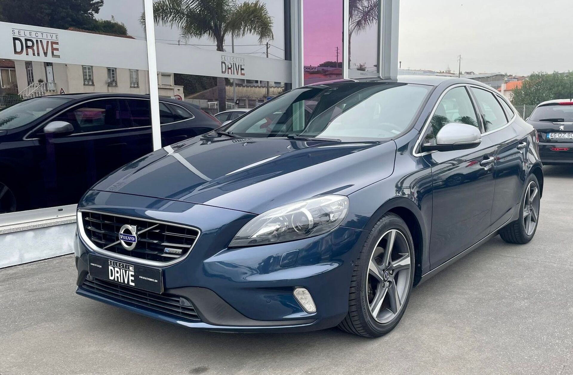 VOLVO V40 1.6 D2 R-Design Summum