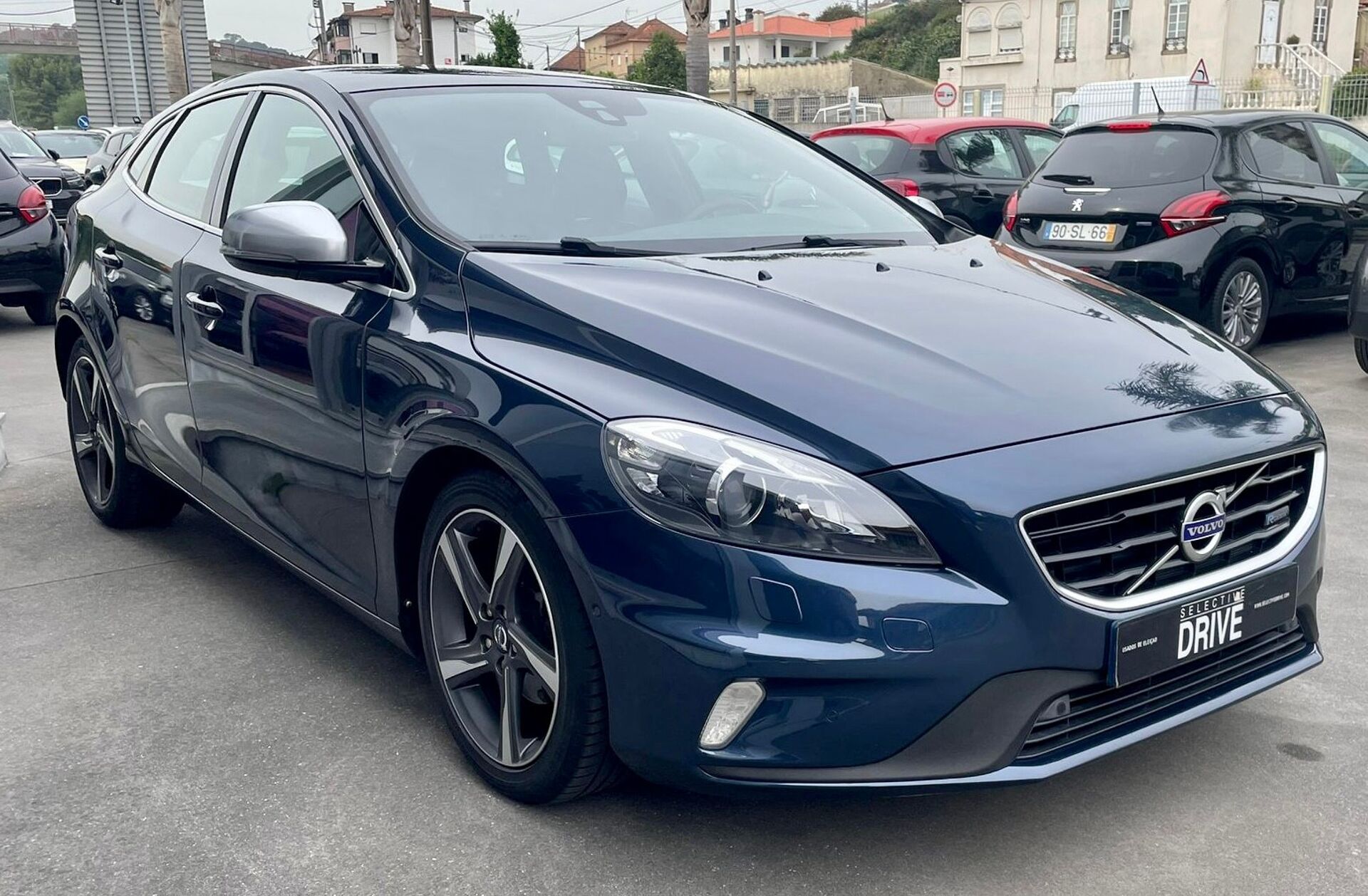 VOLVO V40 1.6 D2 R-Design Summum