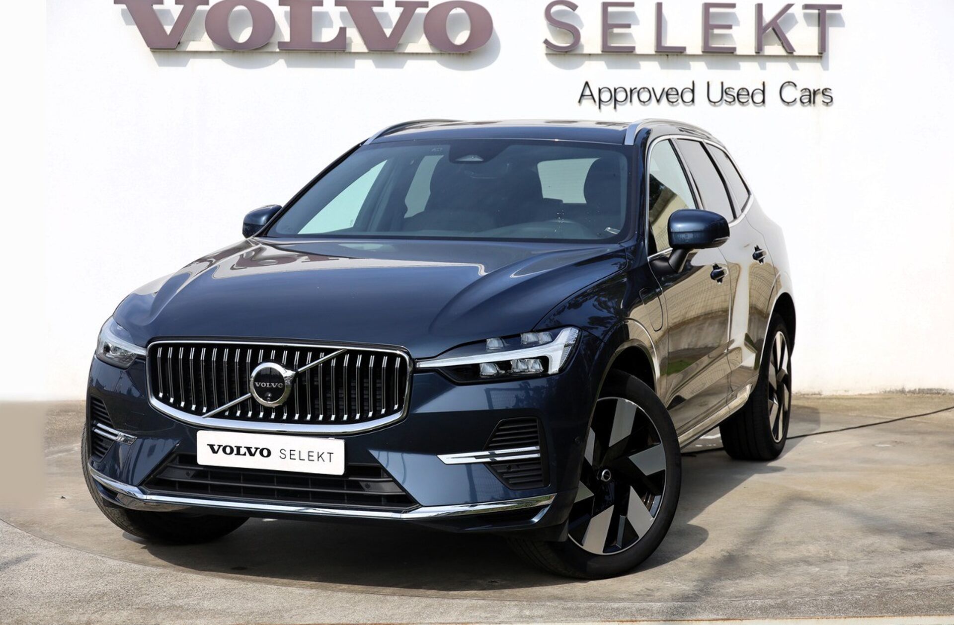 VOLVO XC60 2.0 T6 PHEV Plus Bright AWD