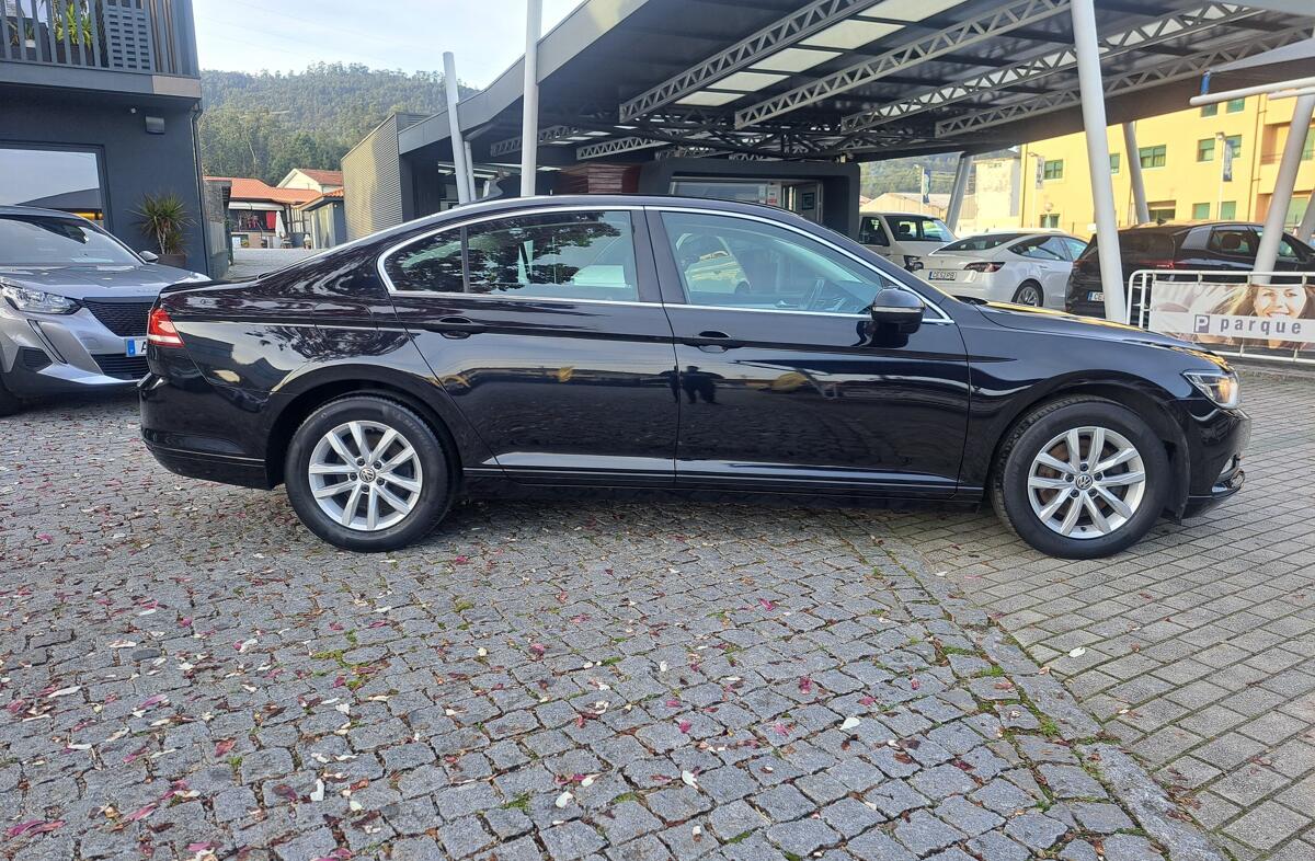 VOLKSWAGEN Passat 1.6 TDi Confortline