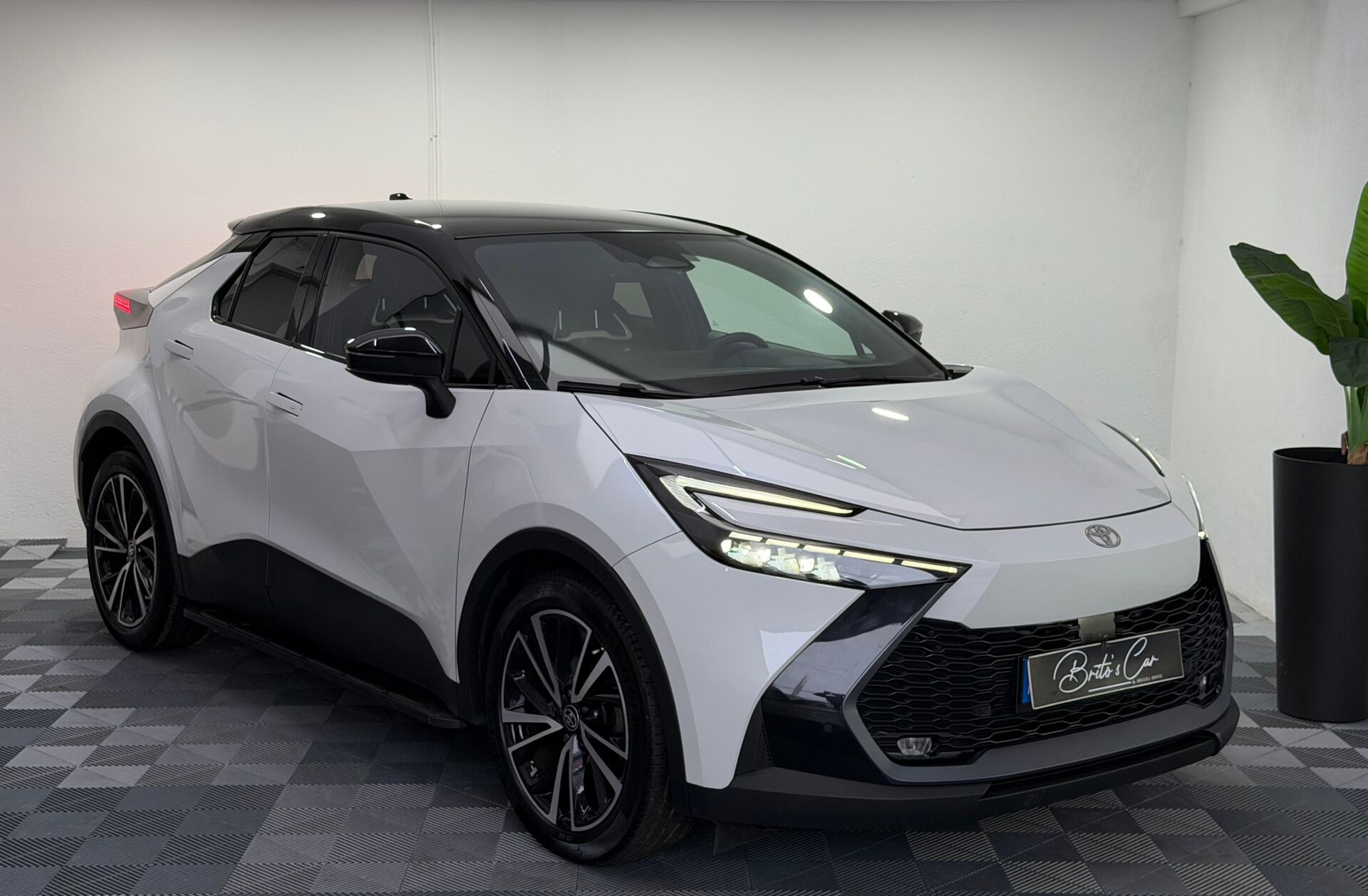 TOYOTA C-HR 1.8 Hybrid Square Collection