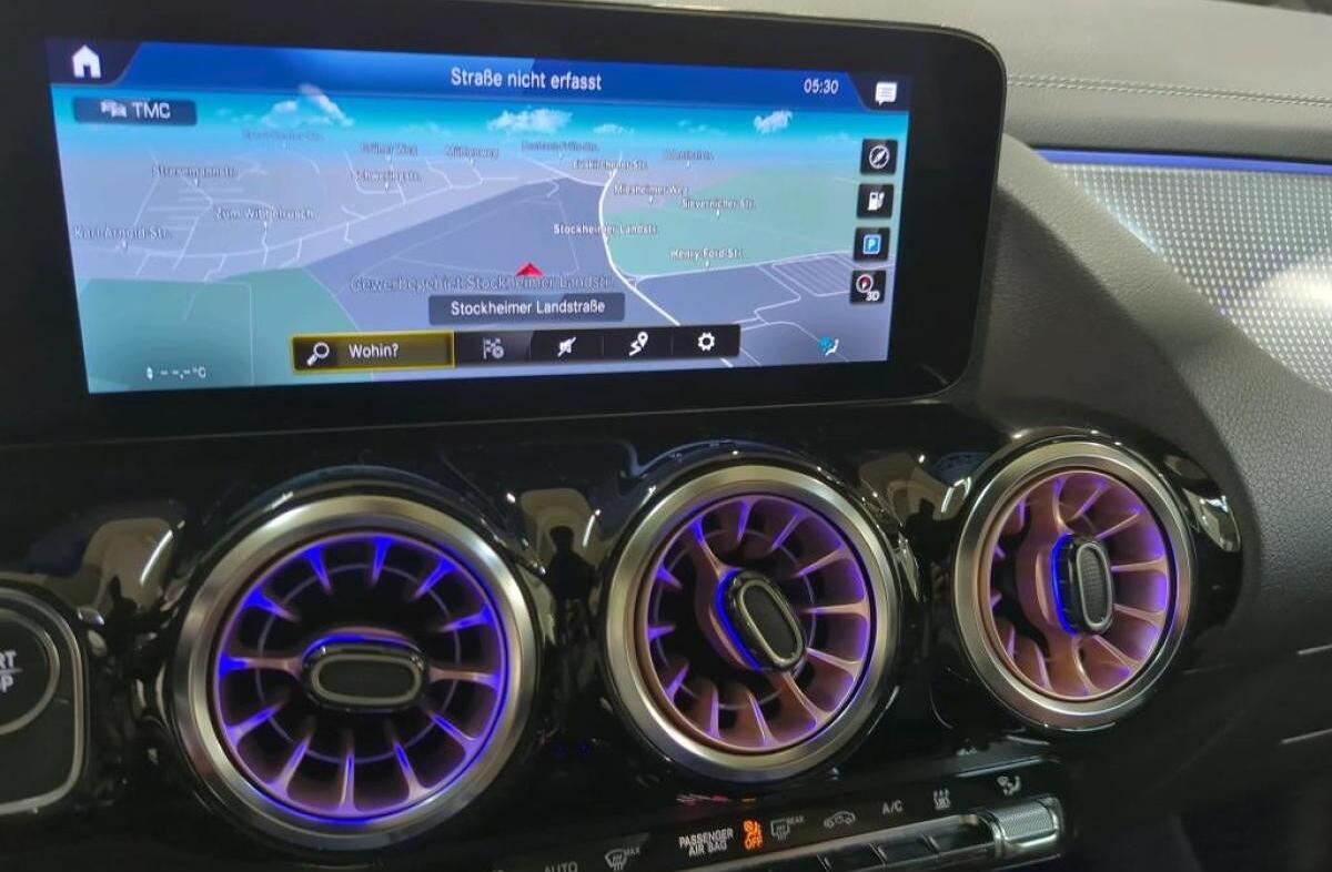 MERCEDES EQA 250+ Electric Art