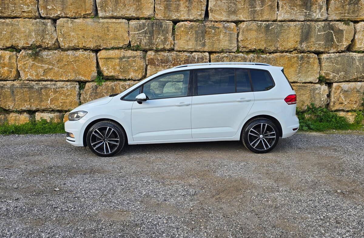 VOLKSWAGEN Touran 1.6 TDI Confortline DSG