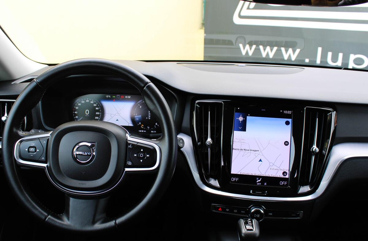 VOLVO V60 2.0 D3 Momentum Plus Geartronic