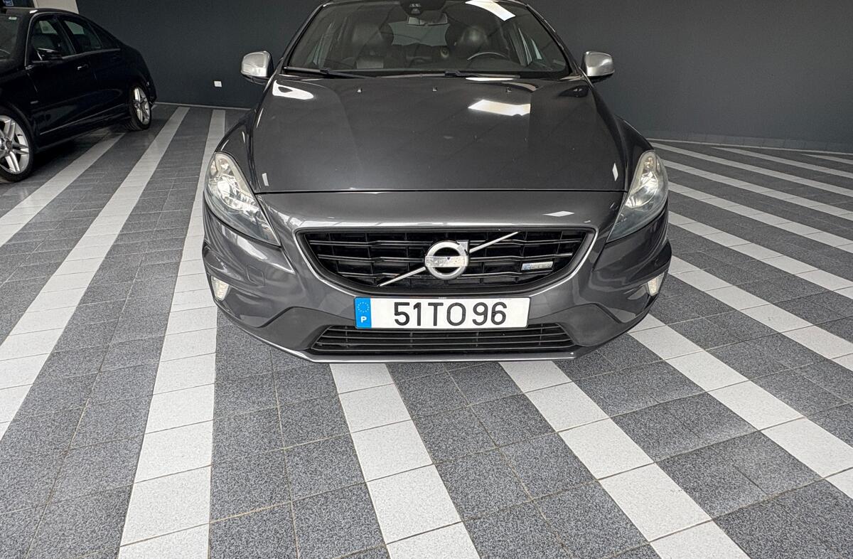 VOLVO V40 1.6 D2 R-Design