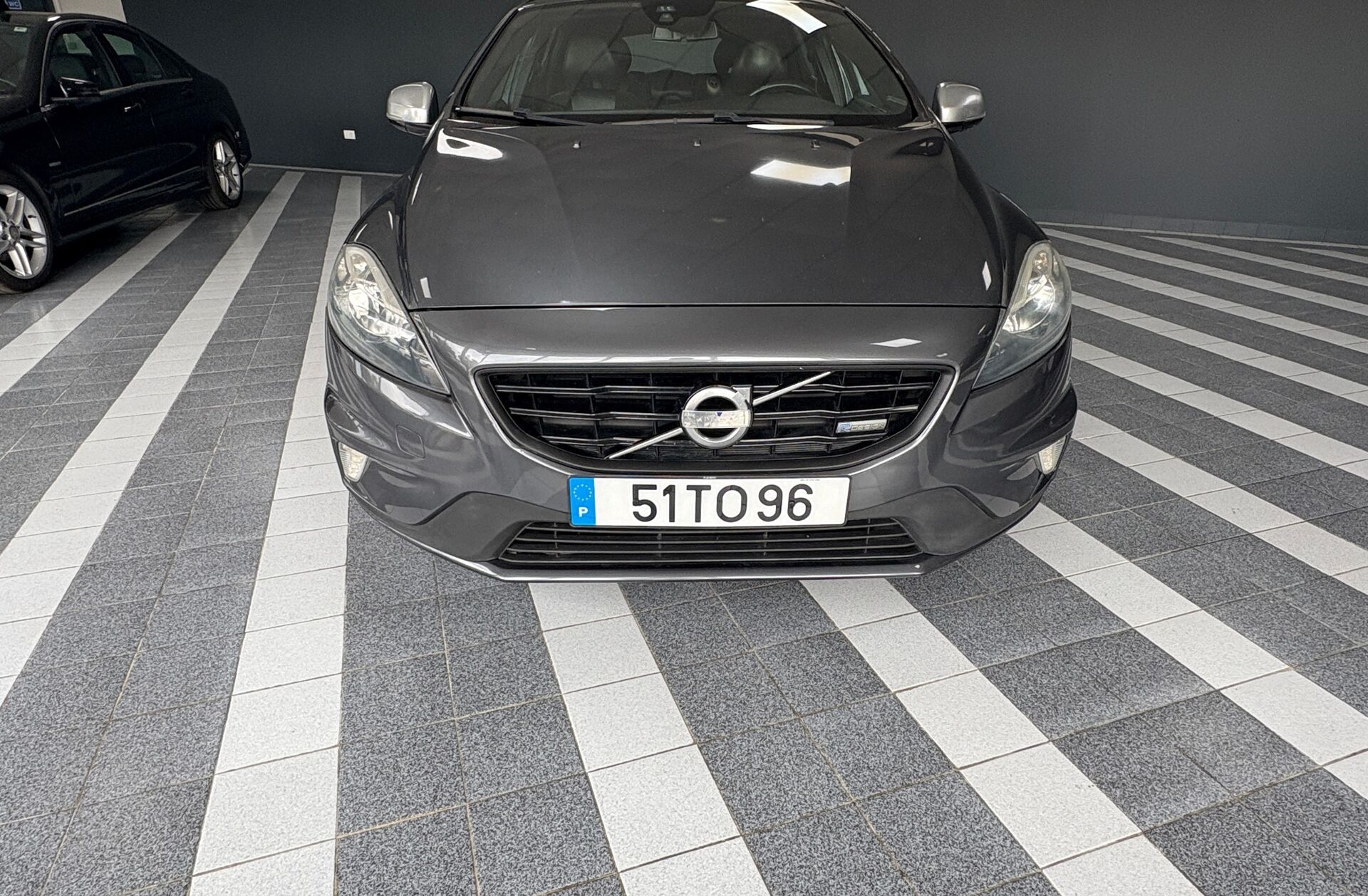 VOLVO V40 1.6 D2 R-Design