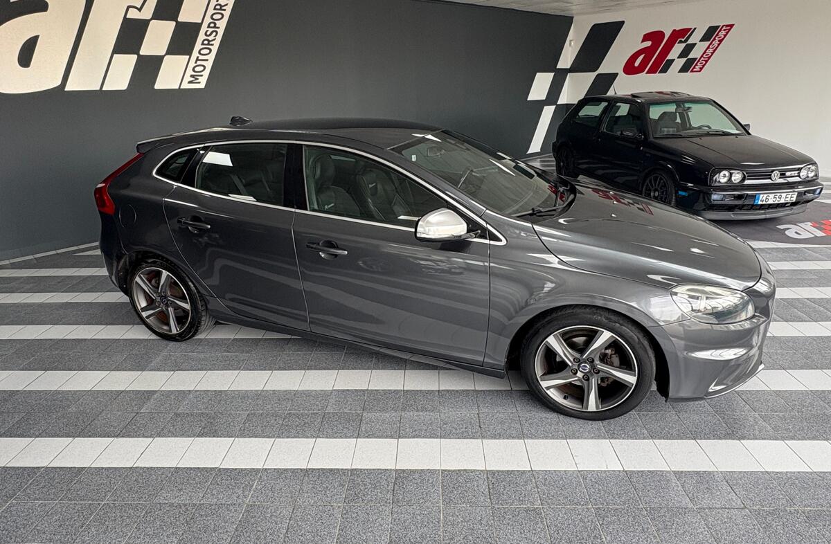 VOLVO V40 1.6 D2 R-Design