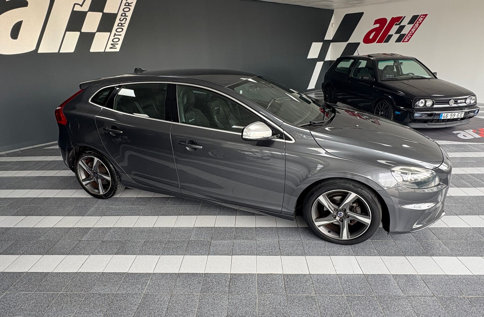 VOLVO V40 1.6 D2 R-Design