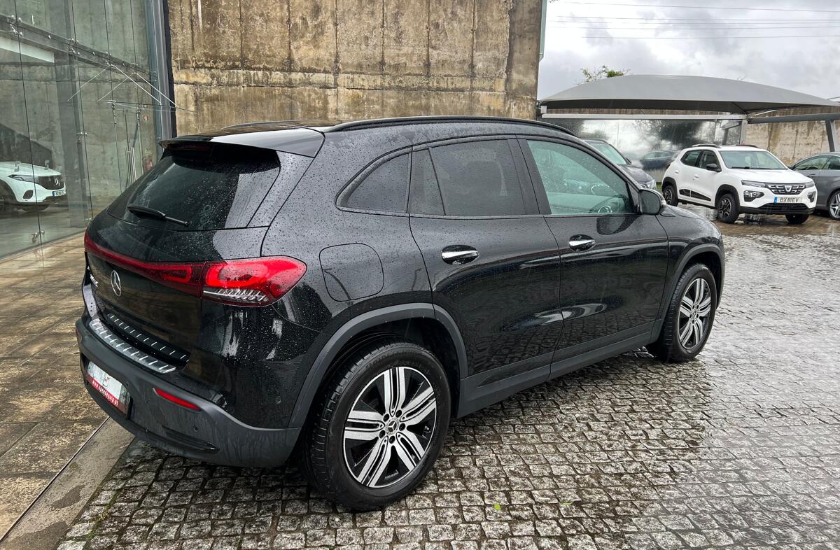 MERCEDES EQA 250 Electric Art