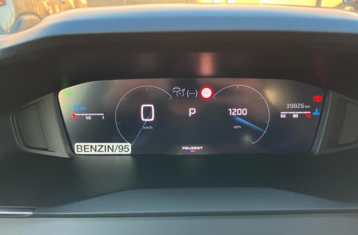 PEUGEOT 2008 1.2 PureTech Allure EAT8