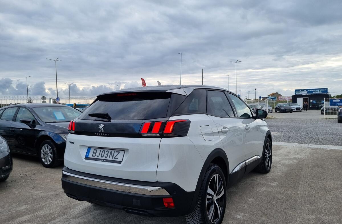 PEUGEOT 3008 1.5 BlueHDi Allure