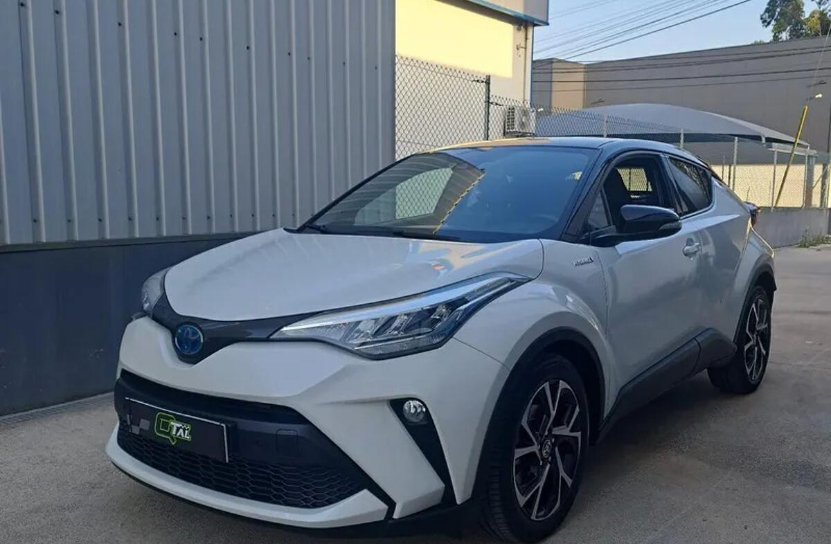 TOYOTA C-HR 1.8 Hybrid Square Collection