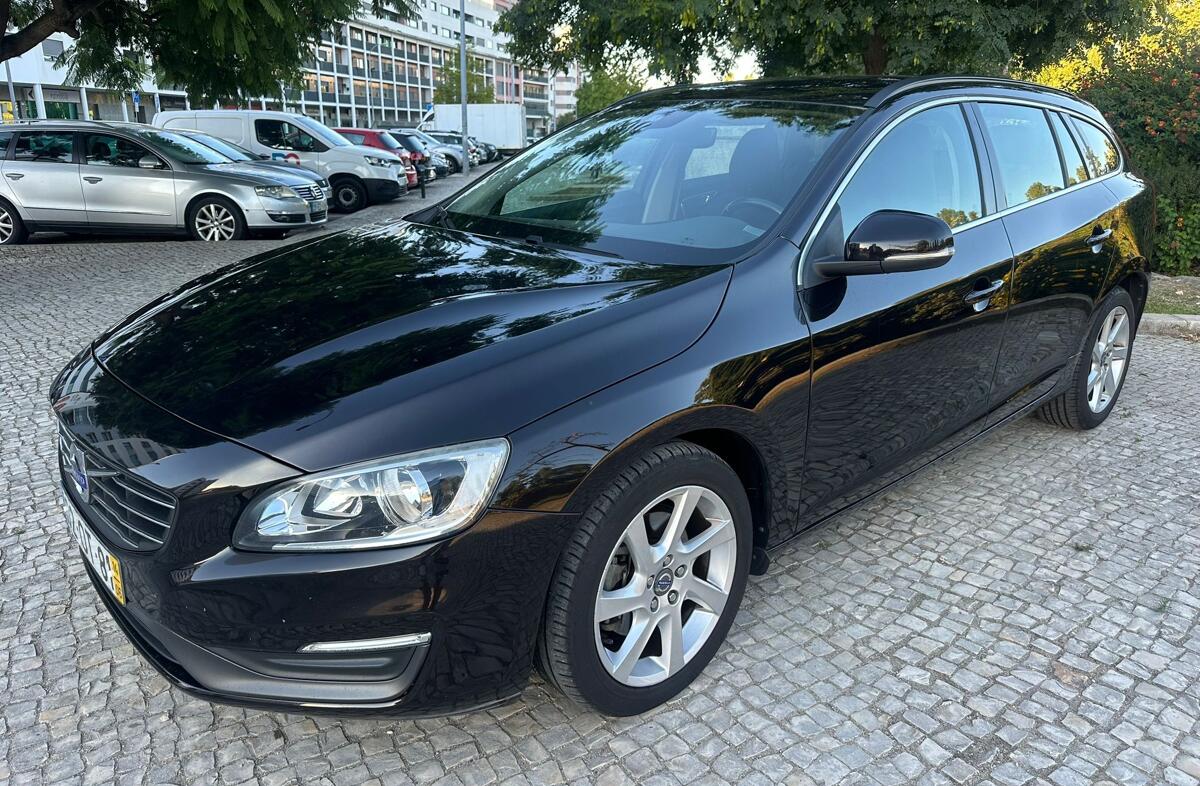 VOLVO V60 1.6 D2 Momentum Eco Powershift