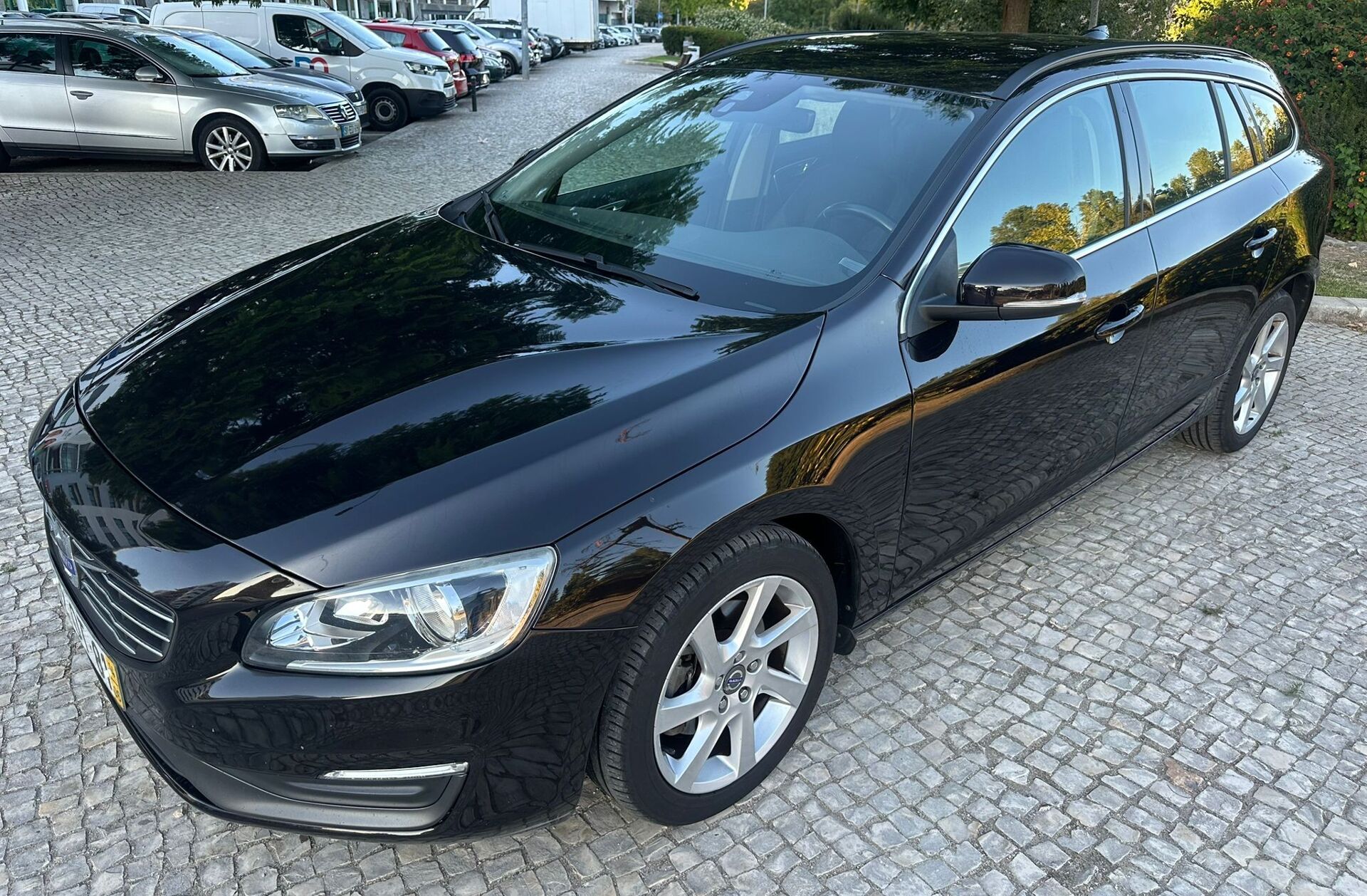 VOLVO V60 1.6 D2 Momentum Eco Powershift