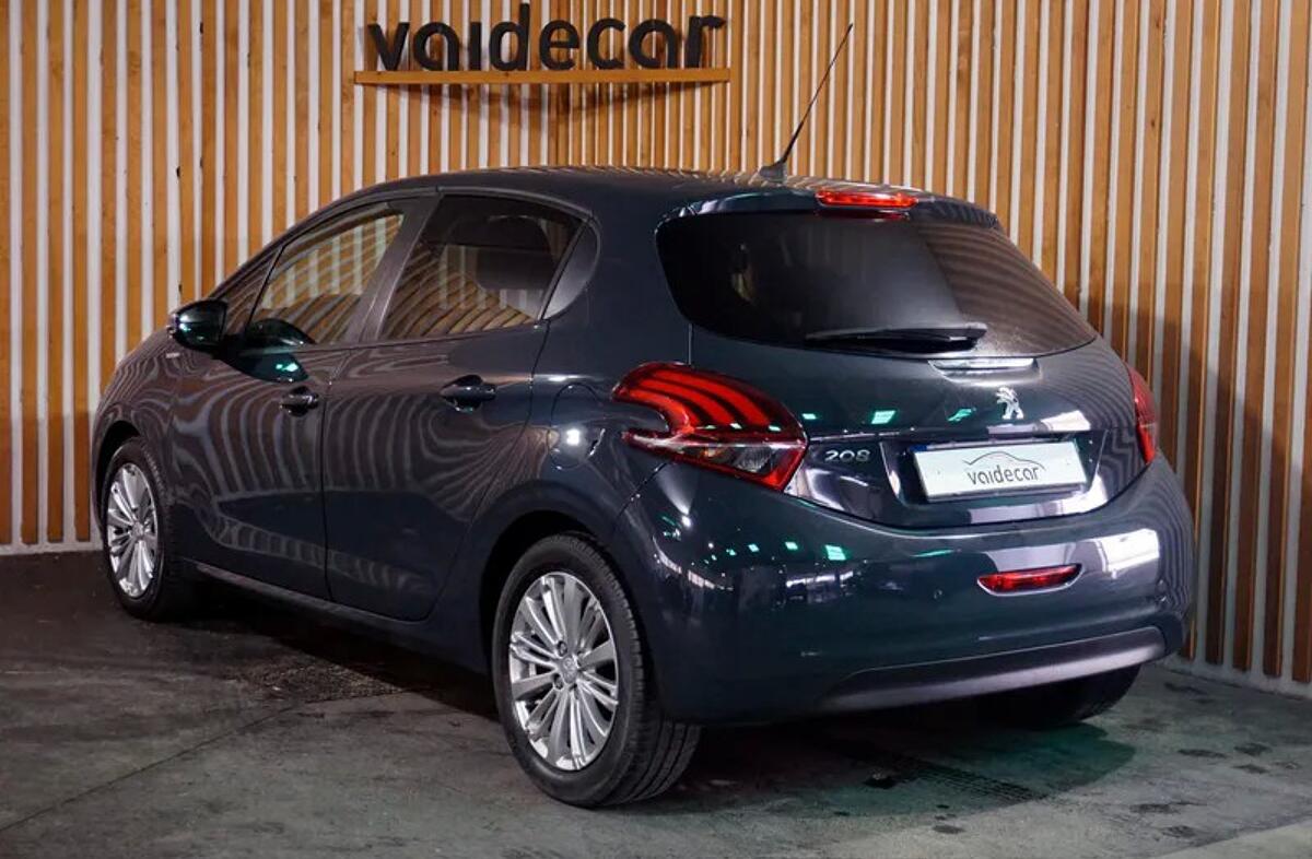 PEUGEOT 208 1.2 PureTech Style