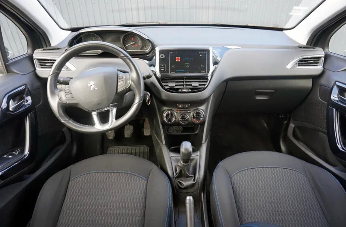 PEUGEOT 208 1.2 PureTech Style
