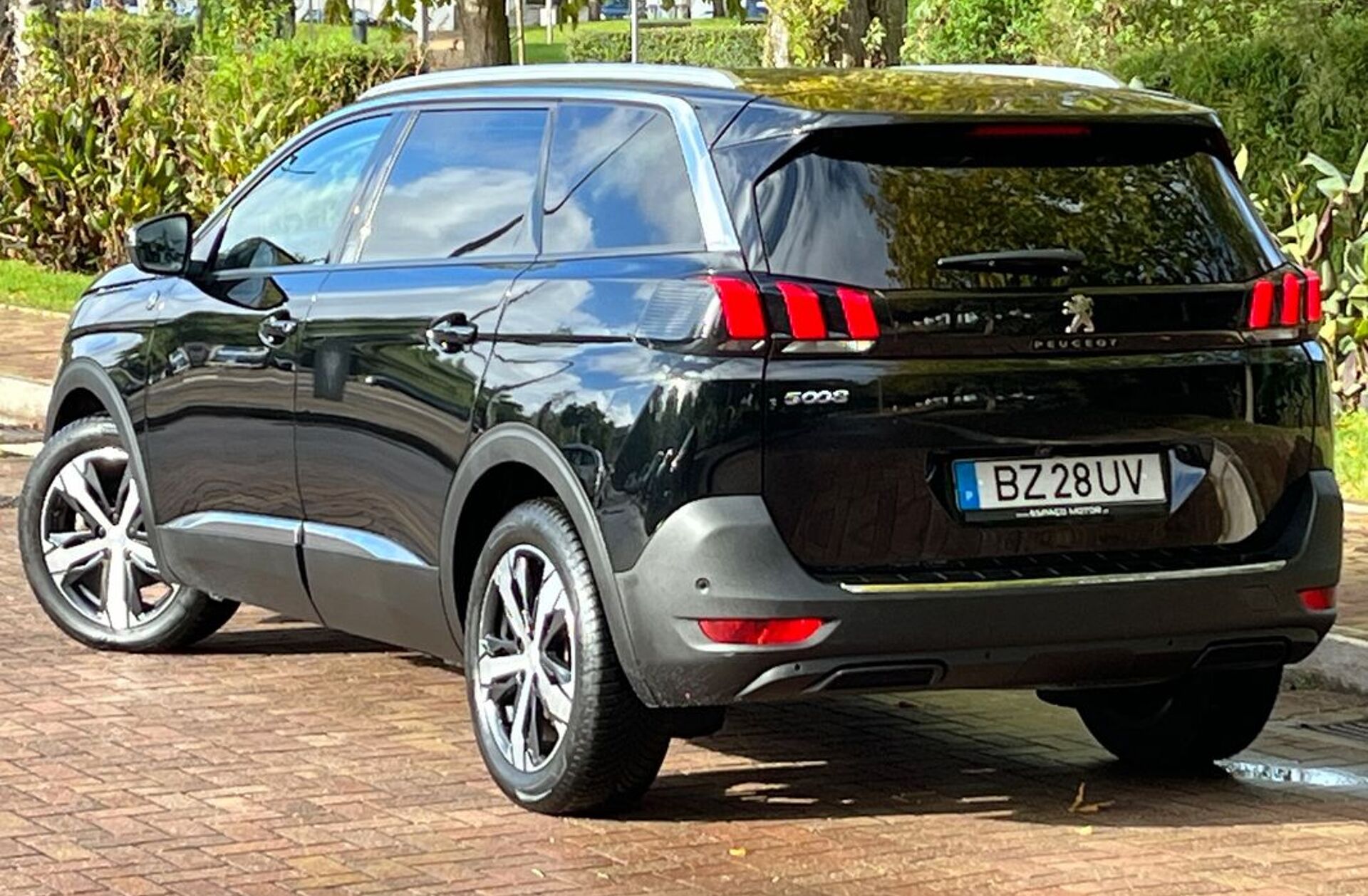 PEUGEOT 5008 1.5 BlueHDi Allure EAT8