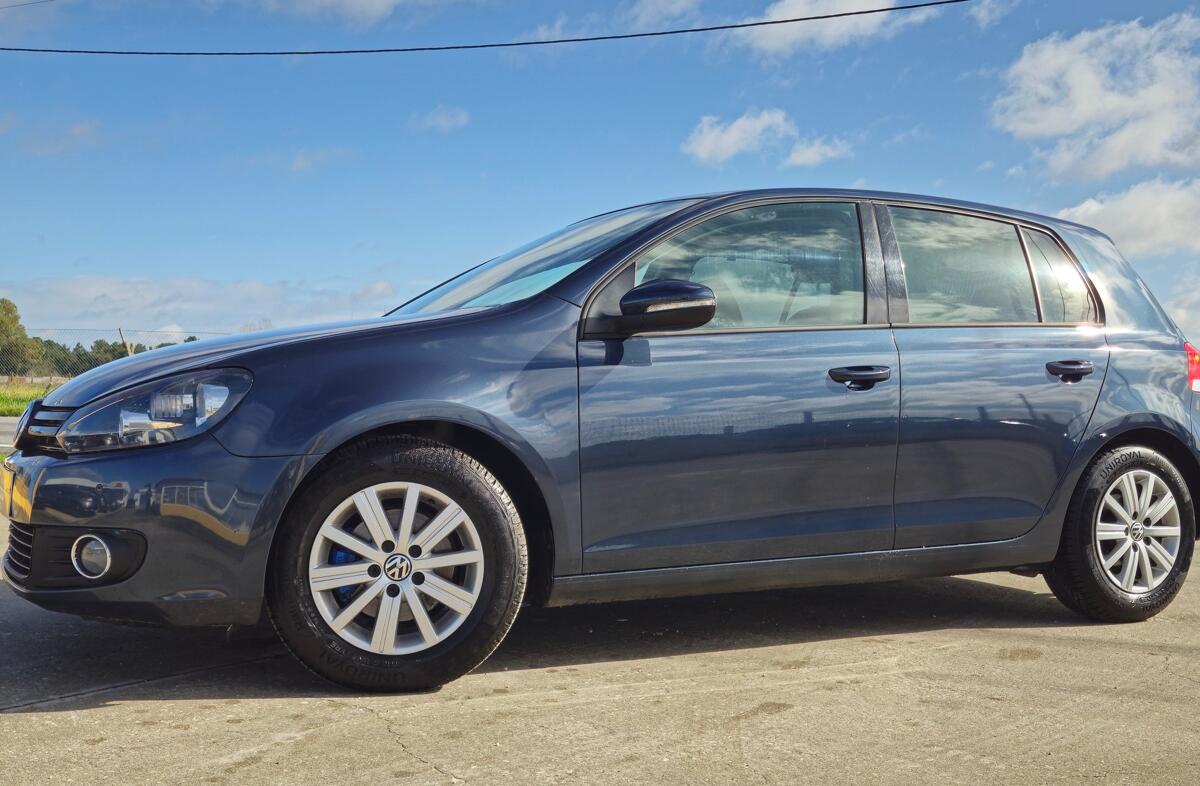 VOLKSWAGEN Golf 1.6 TDi Confortline