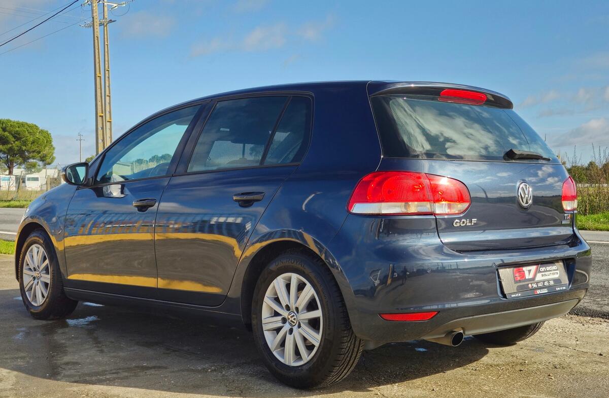 VOLKSWAGEN Golf 1.6 TDi Confortline
