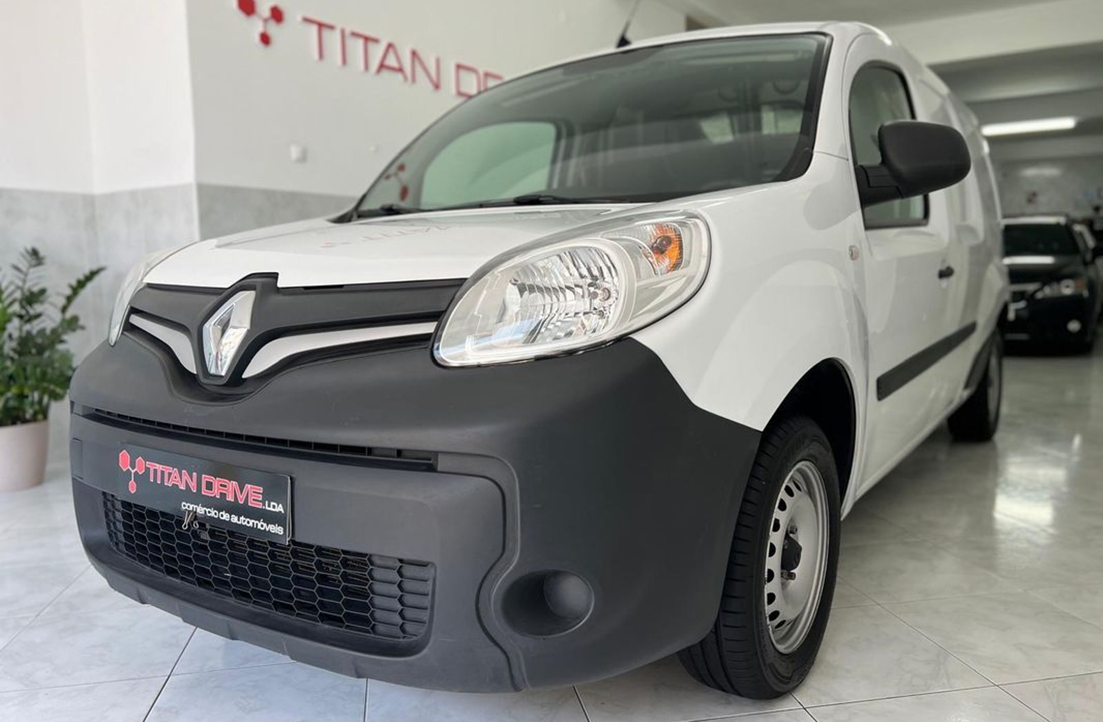 RENAULT Kangoo Maxi 3-Lugares IVA-Dedutivel
