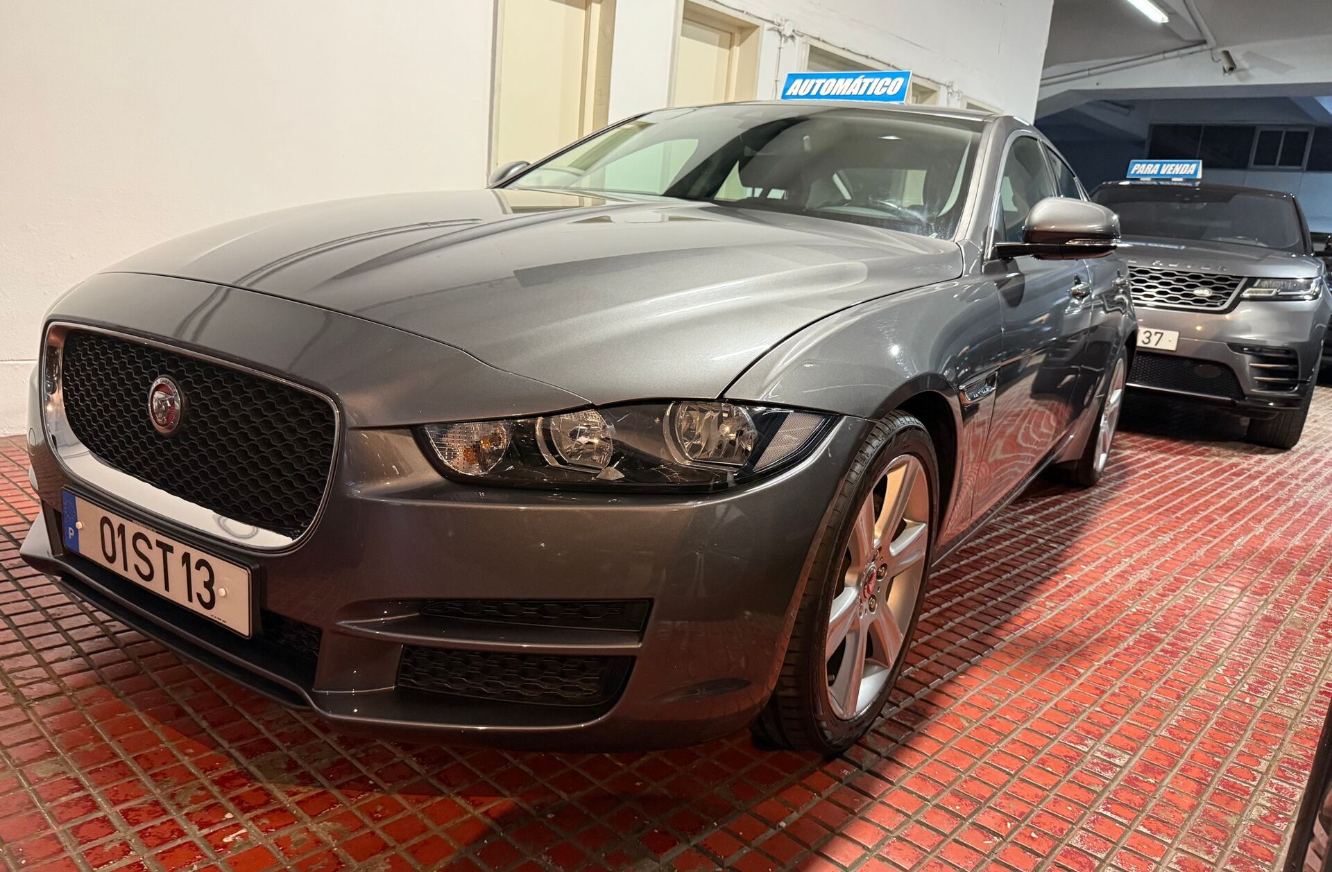 JAGUAR XE 2.0 D Portfolio Aut.