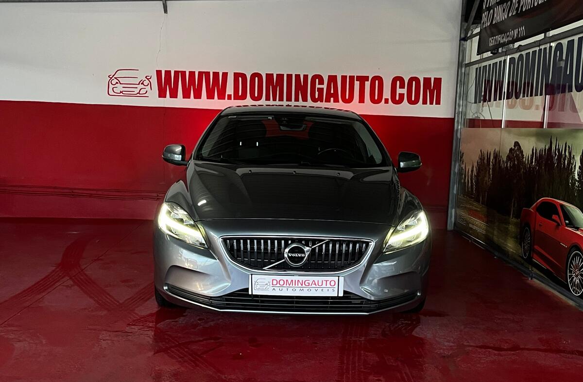 VOLVO V40 2.0 D3 Momentum