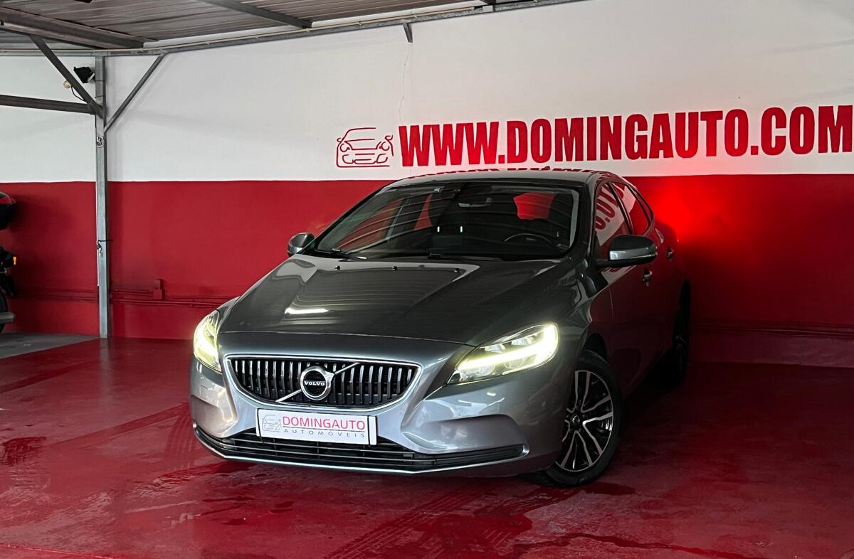 VOLVO V40 2.0 D3 Momentum