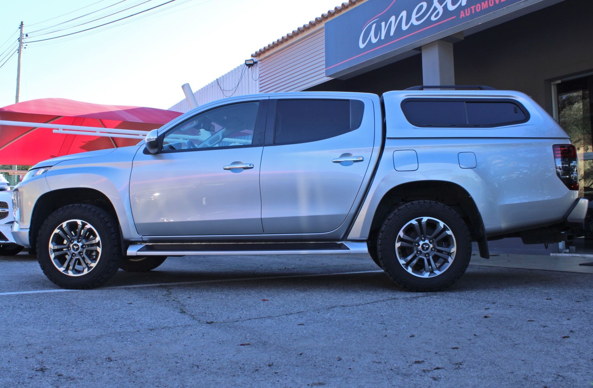 MITSUBISHI L 200 2.4 DI-D CD Invite 4WD