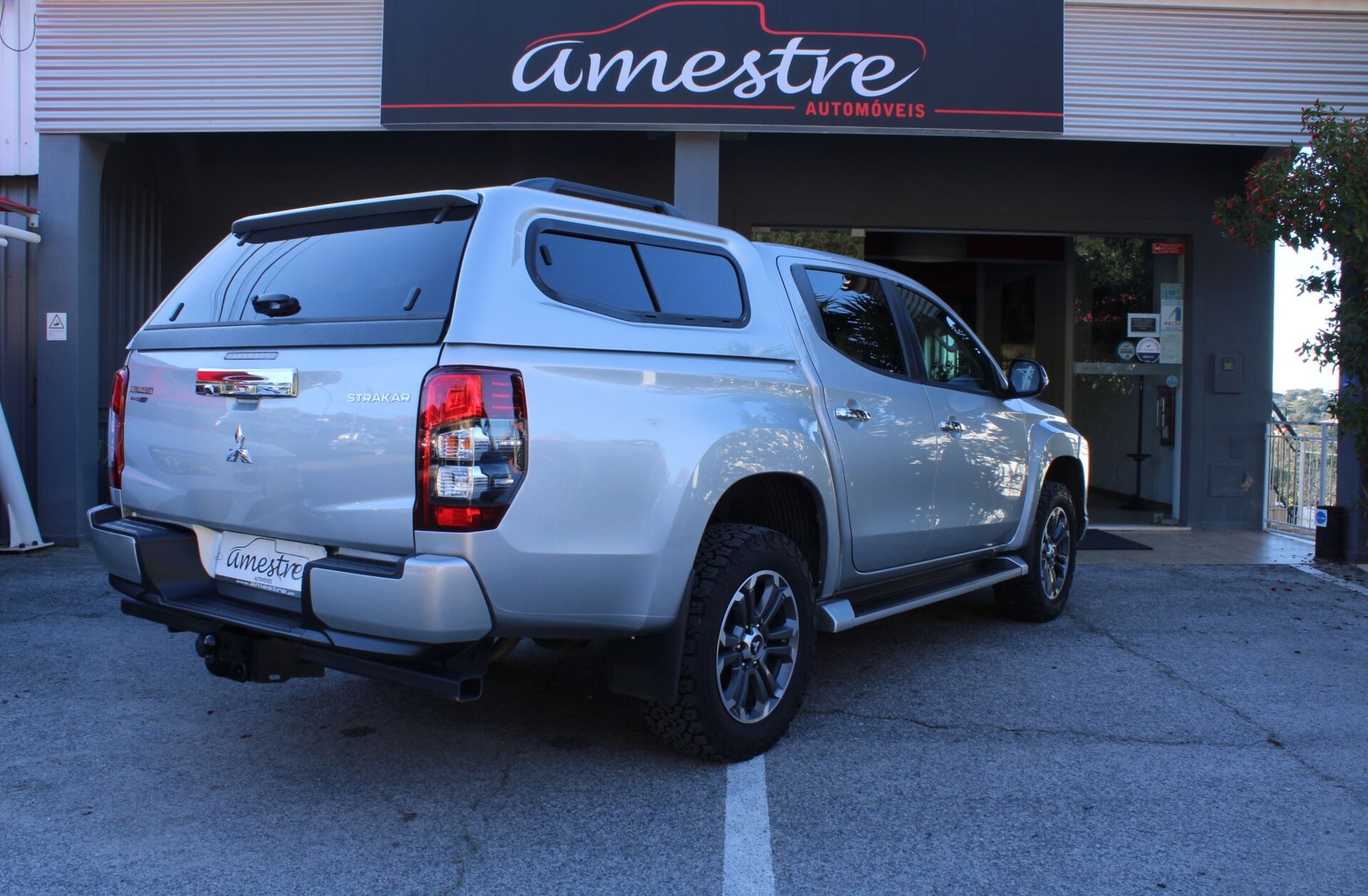 MITSUBISHI L 200 2.4 DI-D CD Invite 4WD