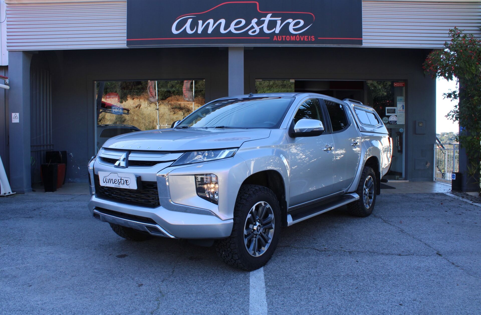 MITSUBISHI L 200 2.4 DI-D CD Invite 4WD