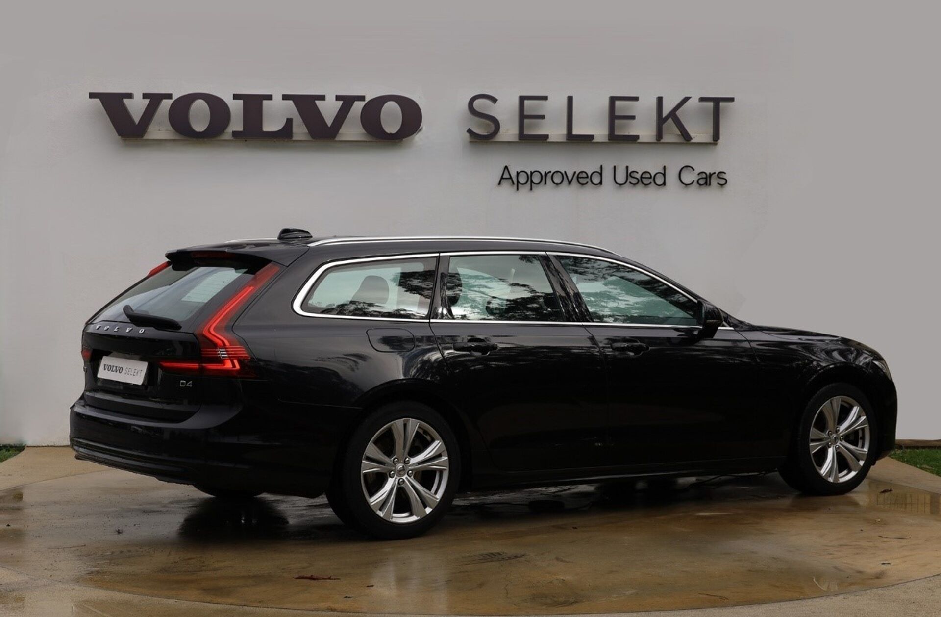 VOLVO V90 2.0 D4 Momentum Plus Geartronic