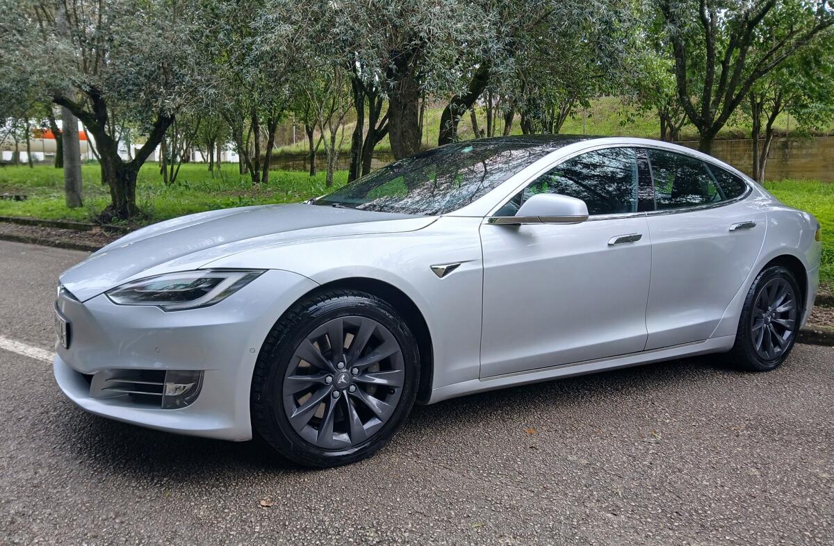 TESLA Model S 100D