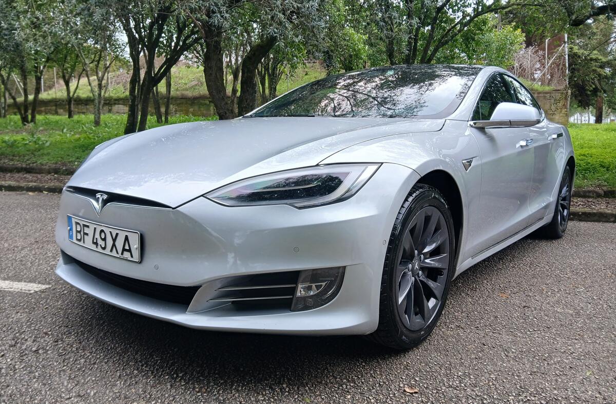 TESLA Model S 100D