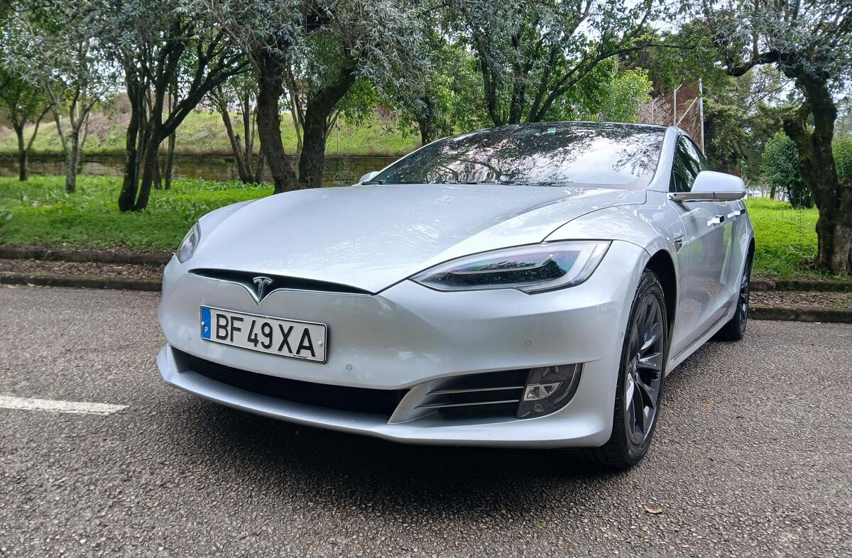 TESLA Model S 100D