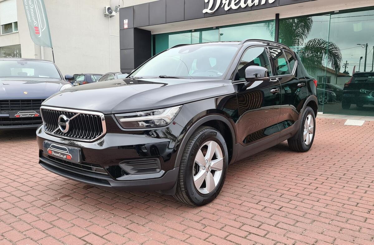 VOLVO XC40 1.5 T2 Momentum Plus