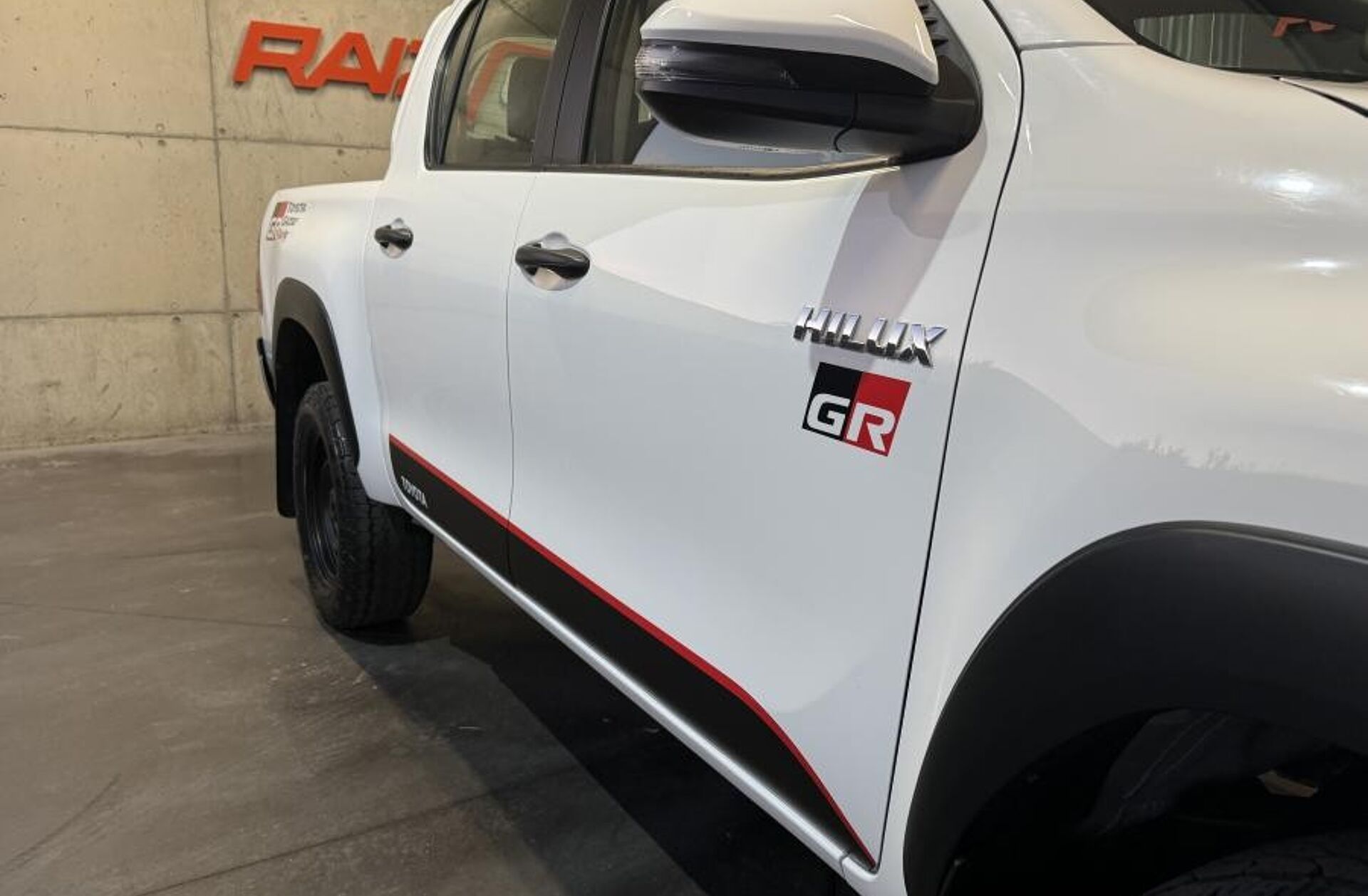 TOYOTA Hilux 2.4 D-4D 4WD CE CM