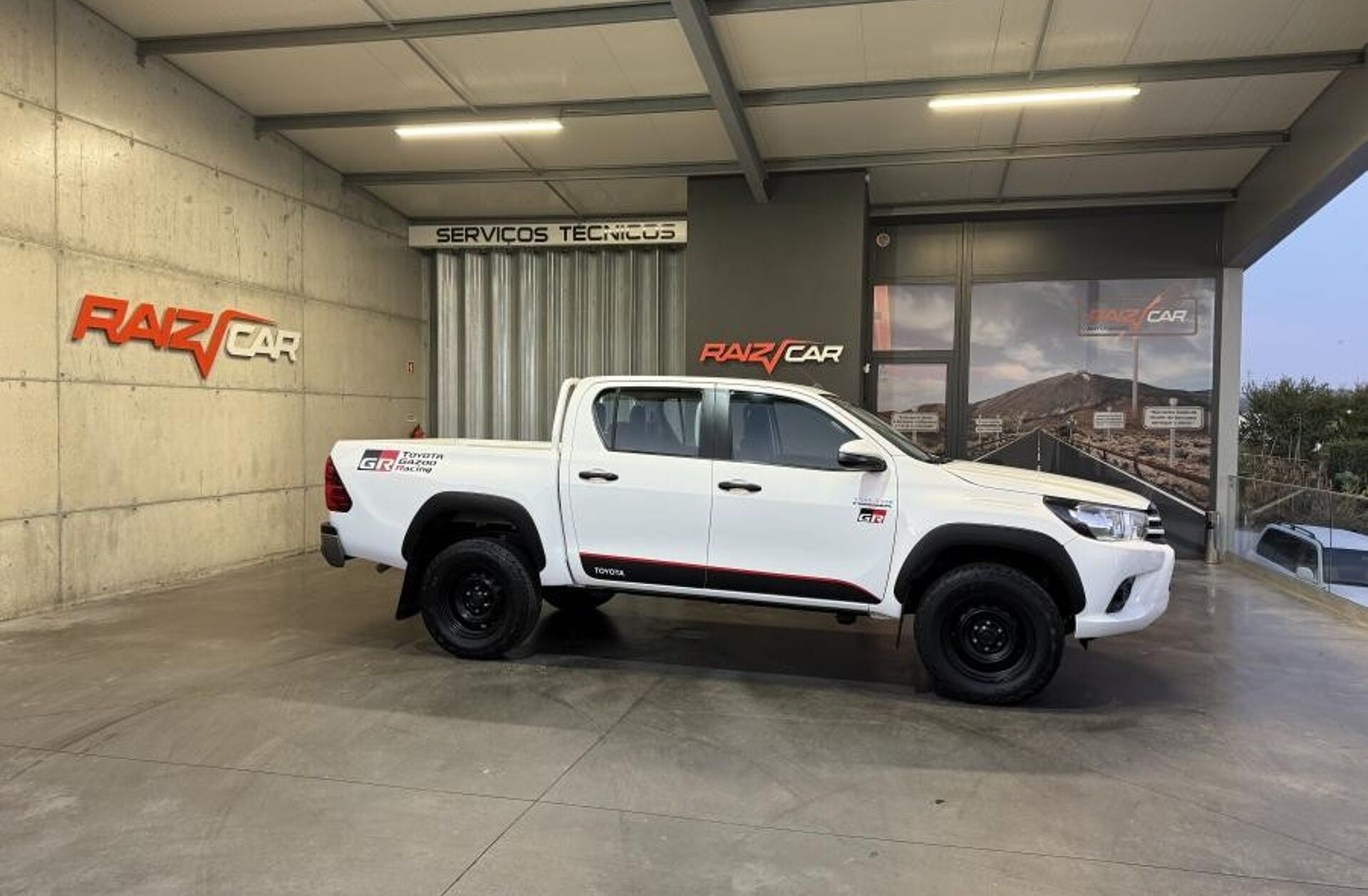 TOYOTA Hilux 2.4 D-4D 4WD CE CM