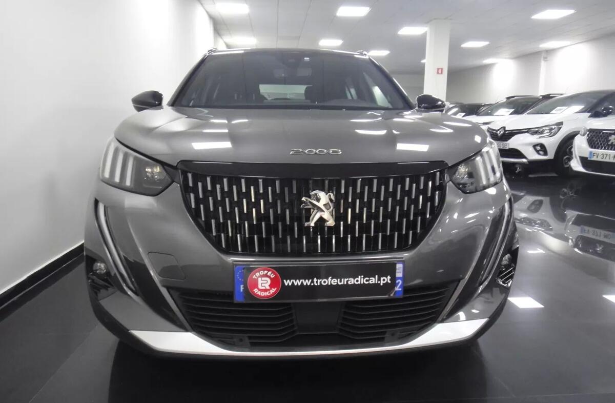 PEUGEOT 2008 1.2 PureTech GT EAT8