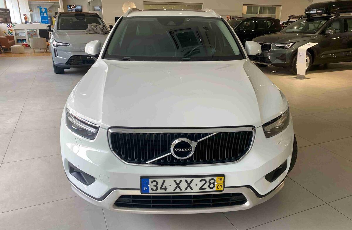VOLVO XC40 1.5 T3 Momentum Plus