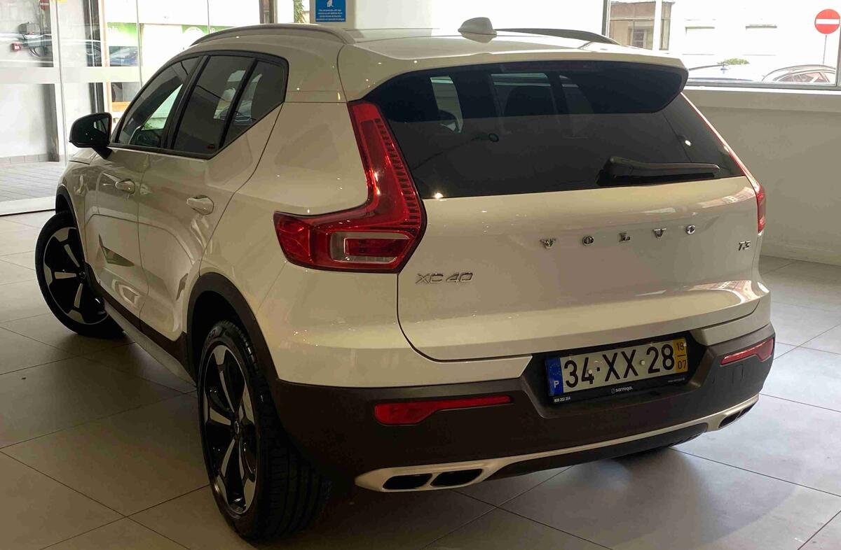 VOLVO XC40 1.5 T3 Momentum Plus