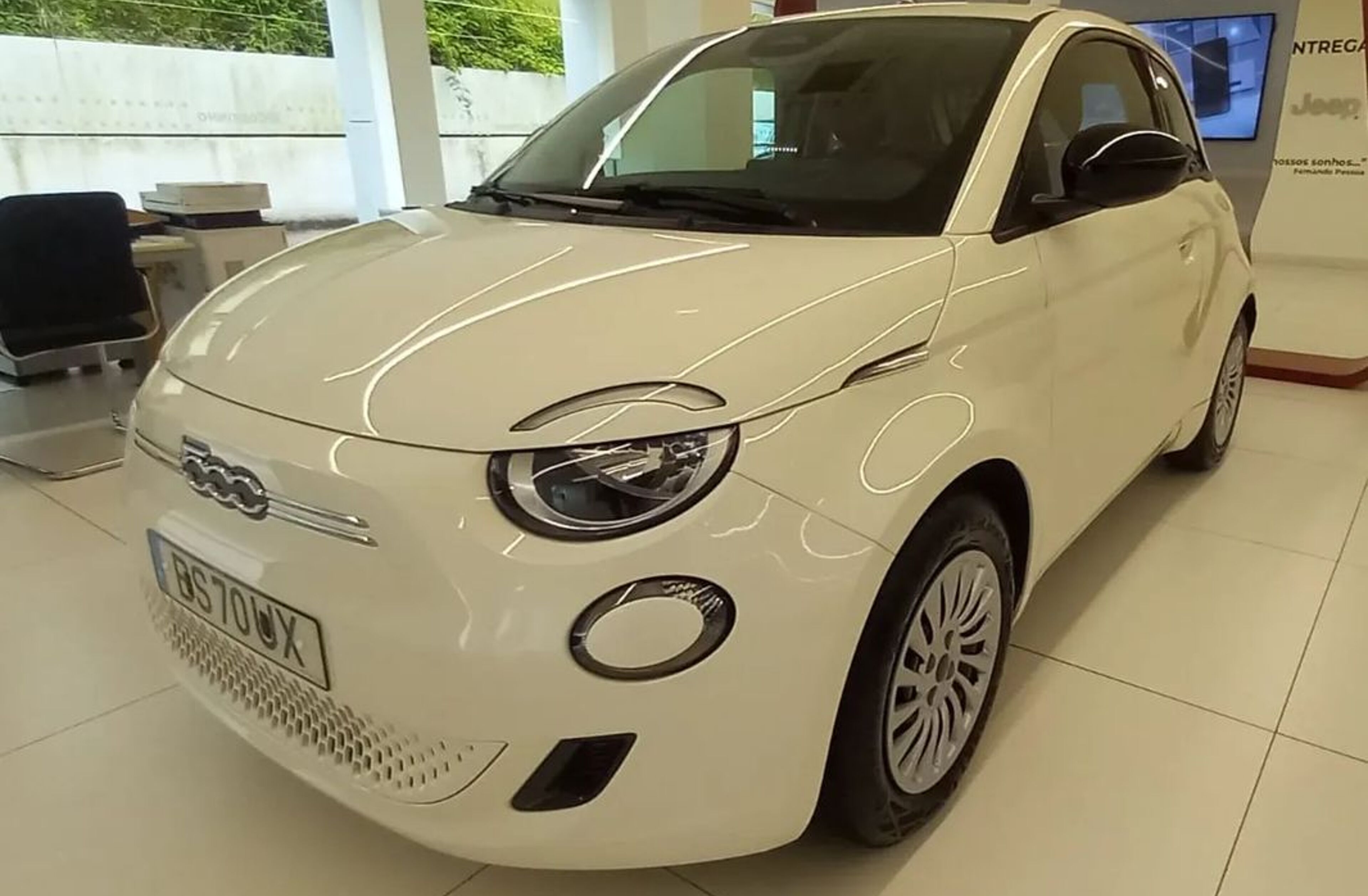 FIAT 500 e (RED)