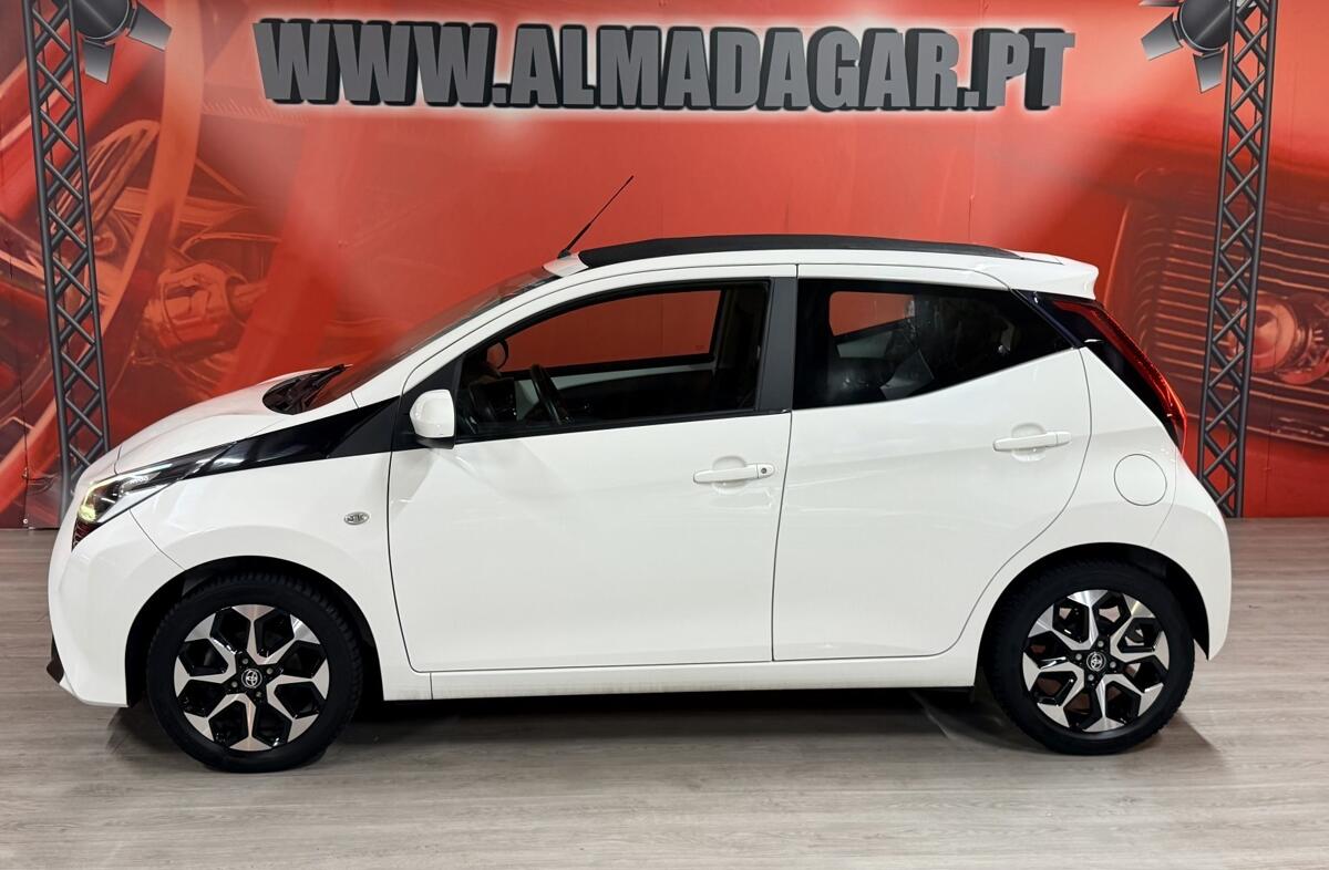 TOYOTA Aygo 1.0 X-Play+X-Touch