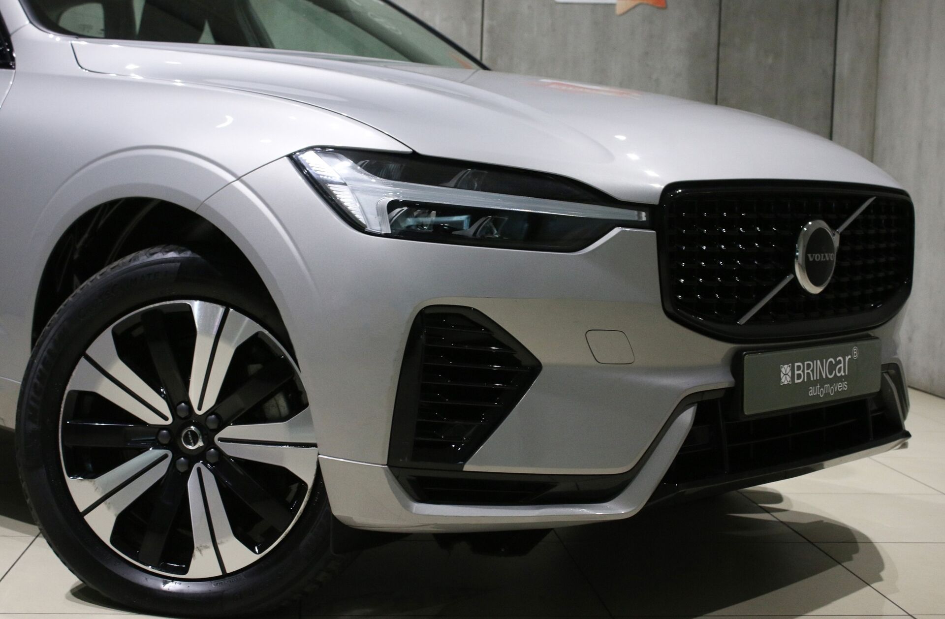 VOLVO XC60 2.0 T6 PHEV Plus Dark AWD