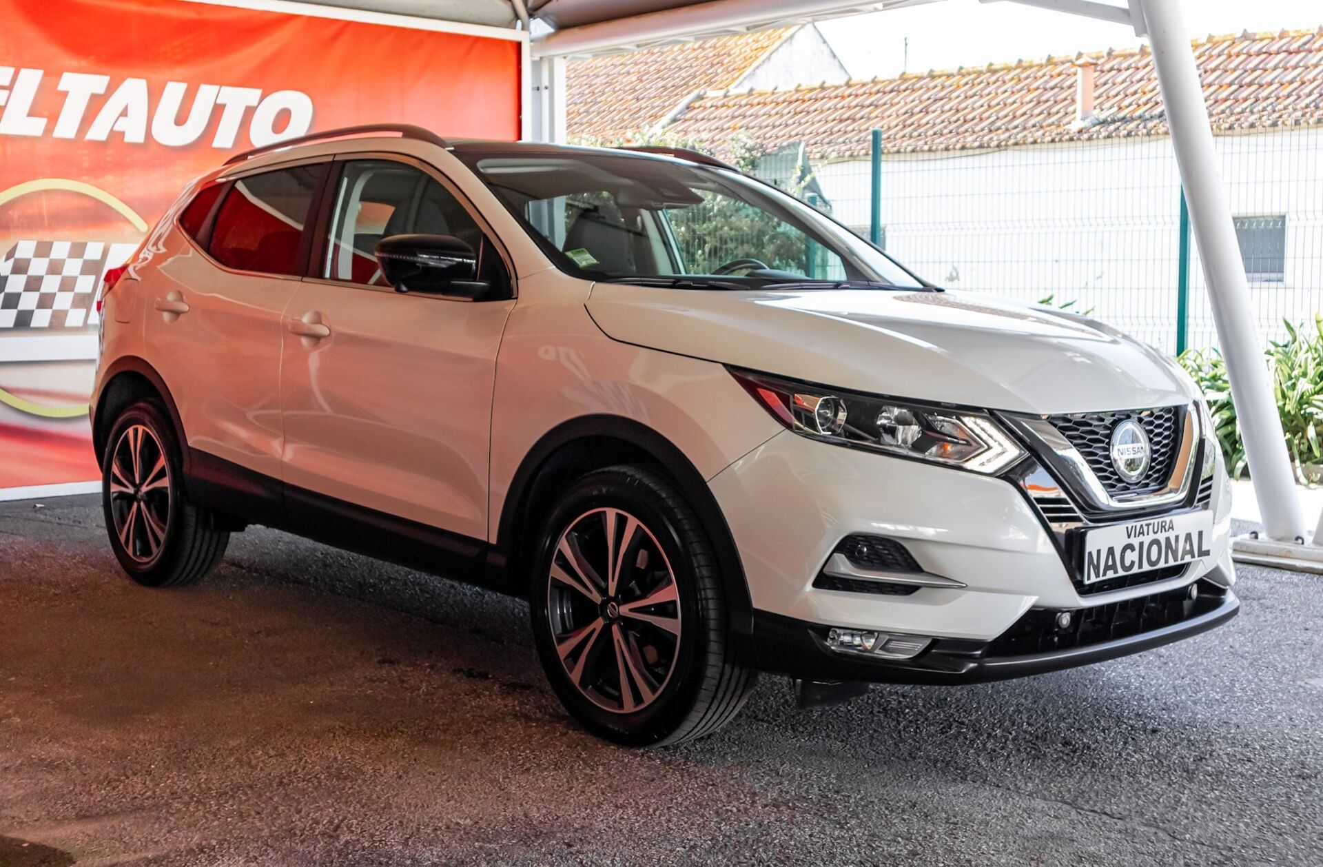 NISSAN Qashqai 1.3 DIG-T N-Connecta J18