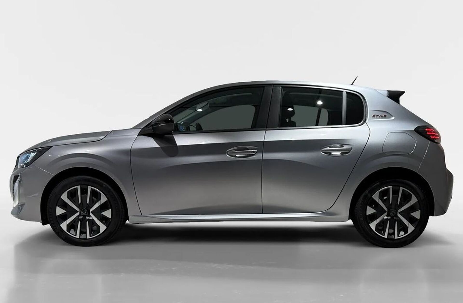 PEUGEOT 208 1.2 Hybrid Style e-DCS6