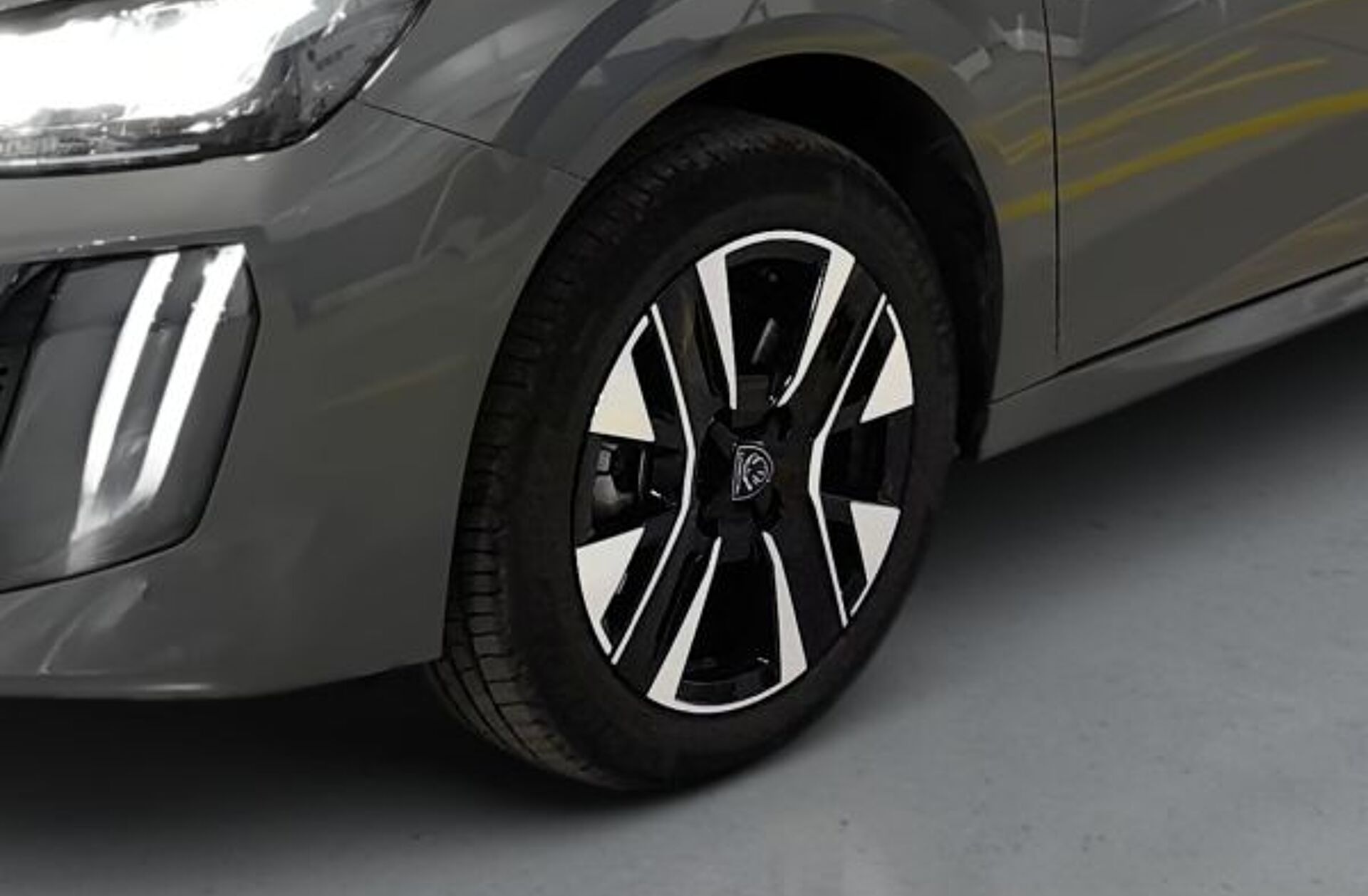 PEUGEOT 2008 1.2 Hybrid Allure e-DCS6