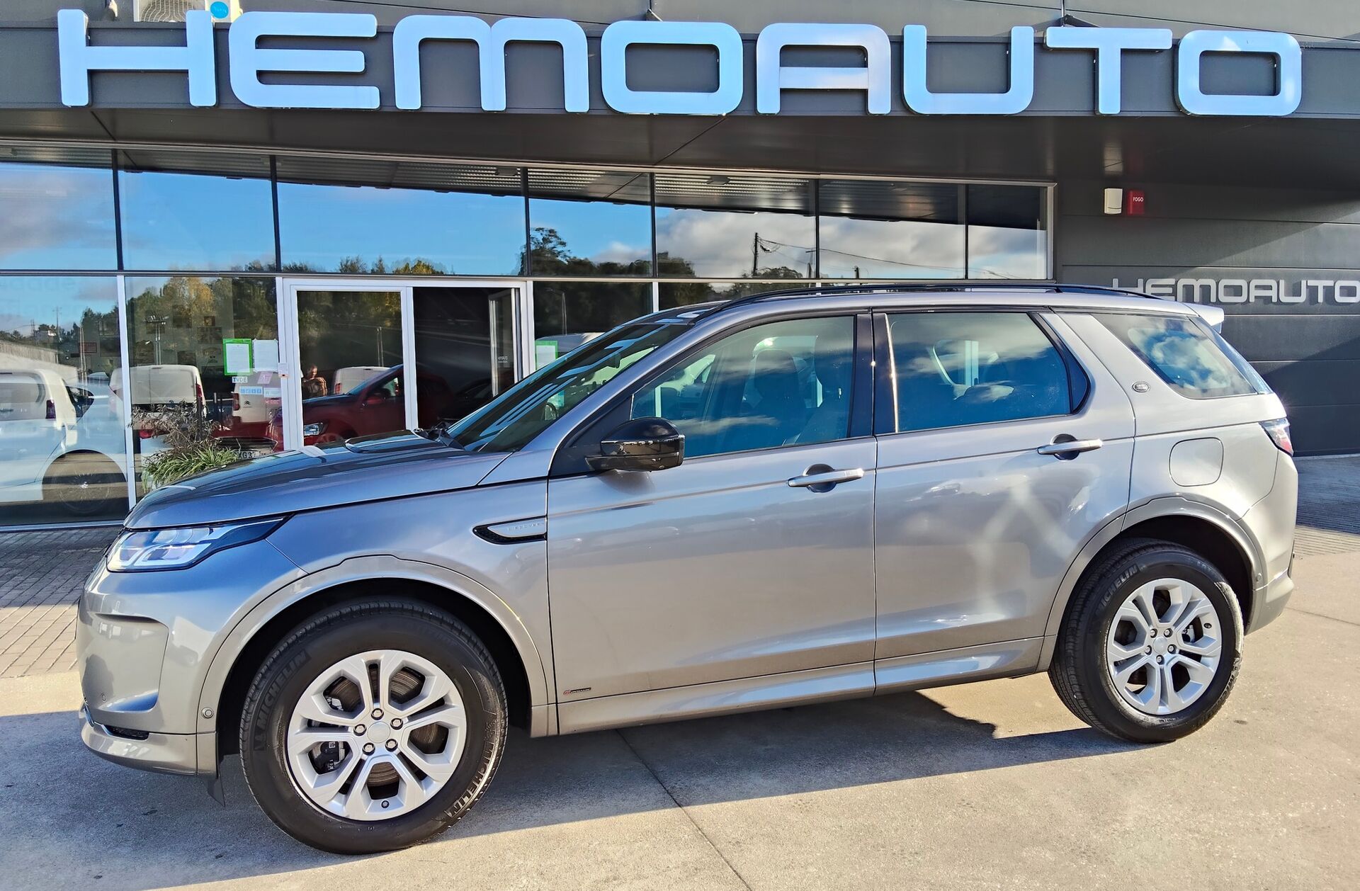 LAND ROVER Discovery S.1.5 I3 P300e AWD R-Dynamic SE