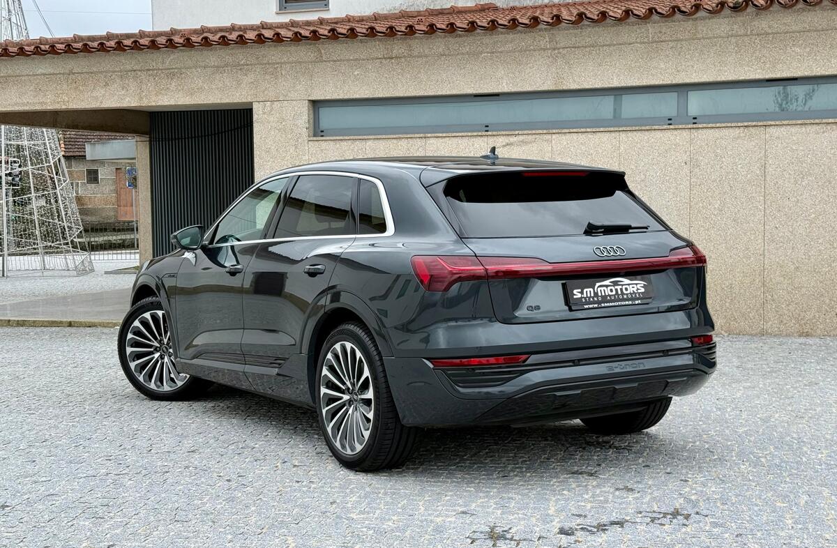 AUDI Q8 55 quattro Advanced