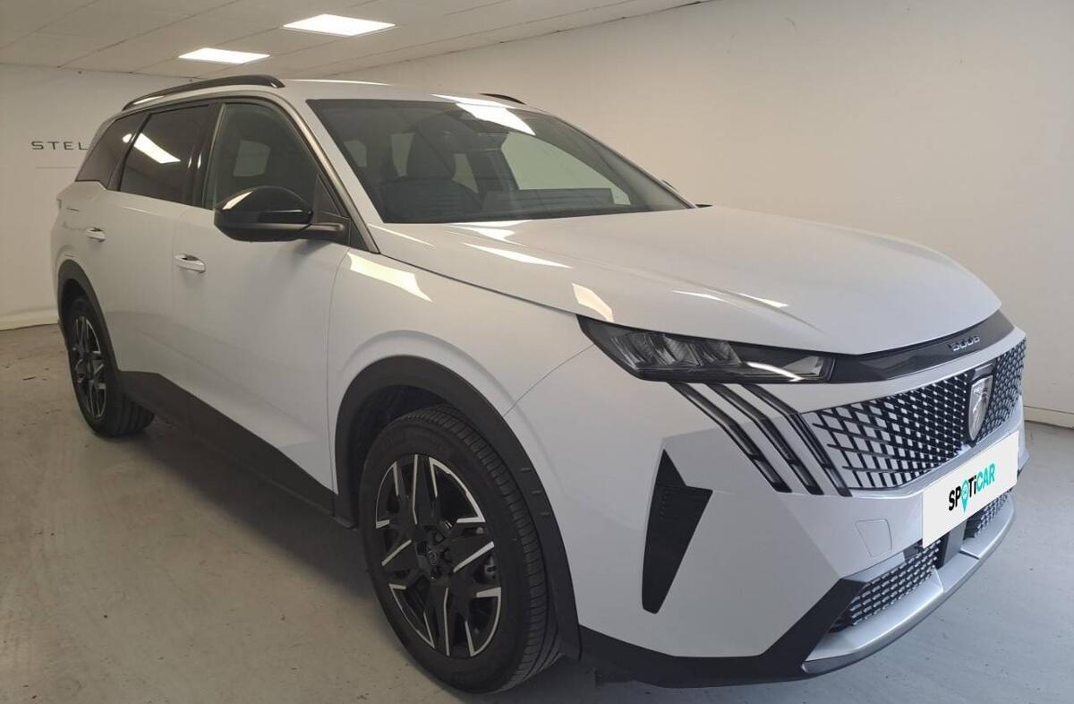PEUGEOT 5008 1.2 Hybrid Allure e-DCS6