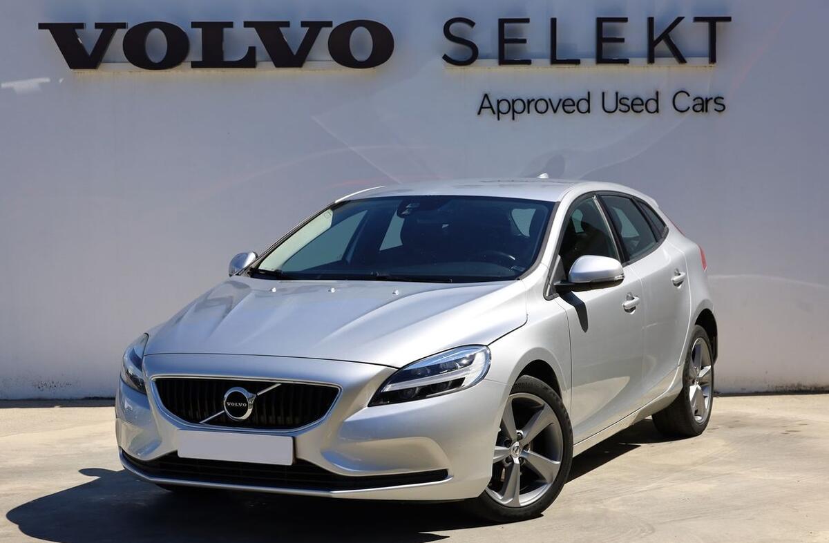 VOLVO V40 2.0 D2 Momentum